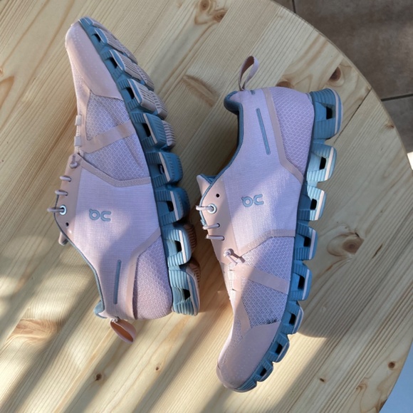 On Cloud Waterproof Running Shoes Rose/Lunar - Picture 10 of 13